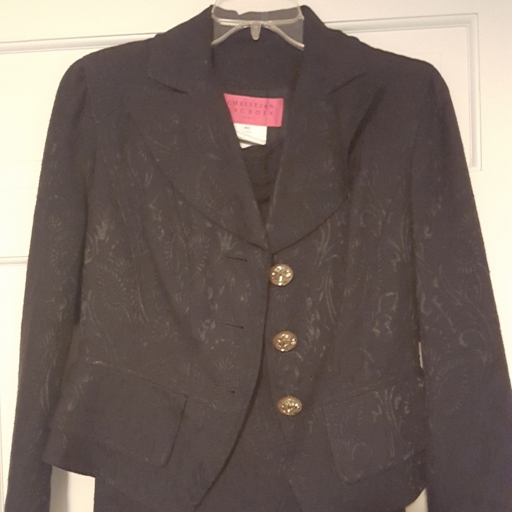 skirt suit
